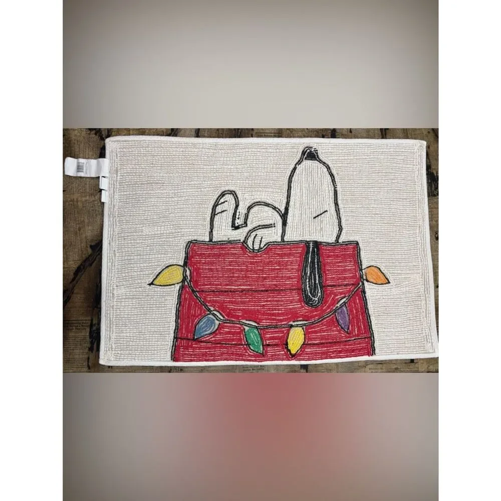 Peanuts Snoopy Christmas Bath Rug Doghouse Lights Holiday Bathroom Mat 30 x 20